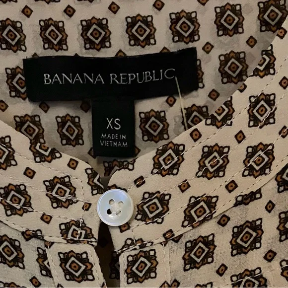 Banana Republic Logo Pleated Midi Dress in Beige White Print Sz XS - Picture 10 of 15